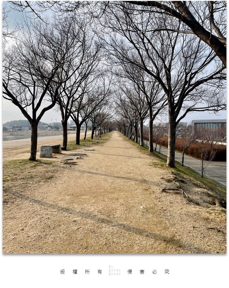 sidewalk of Sayamaike Museum